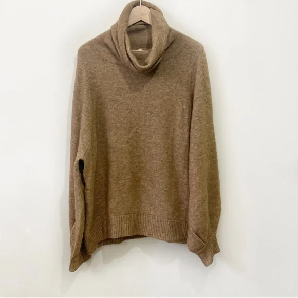 Group by Babaton Adichie Turtleneck Sweater Size Large Oversized Tan - Picture 2 of 13